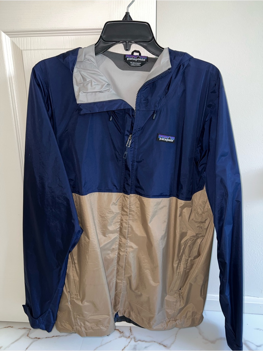 MENS Patagonia Navy and Tan Colorblock Windbreaker Jacket